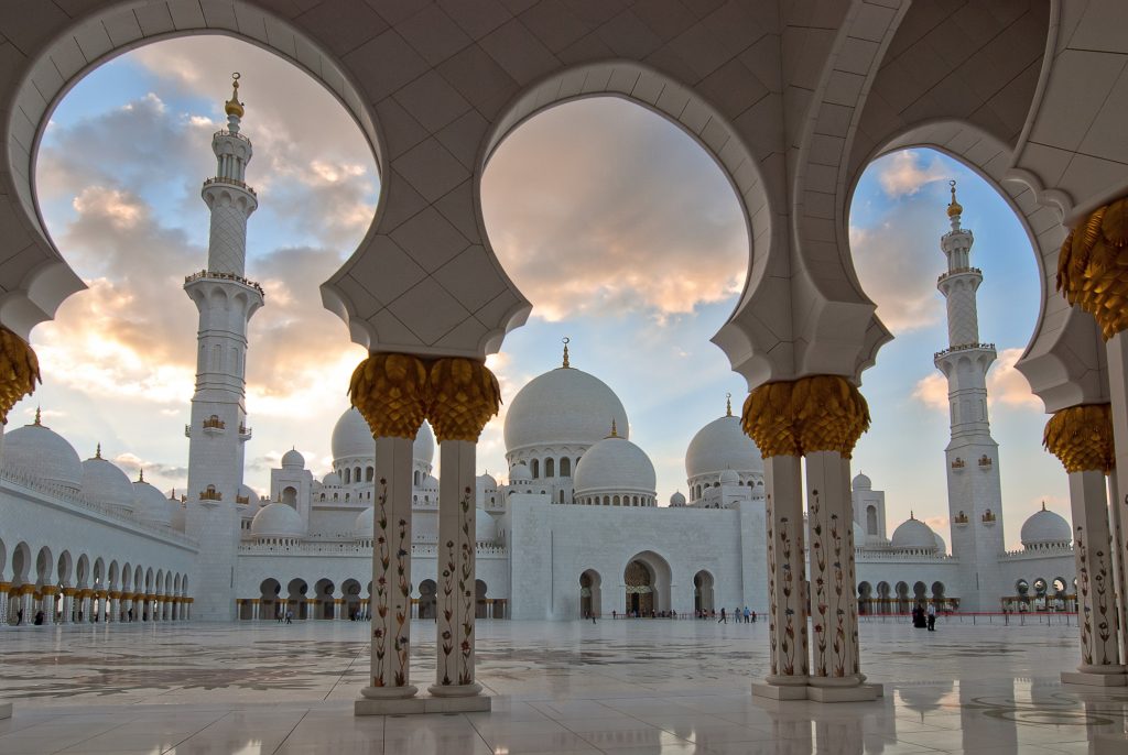 ドバイ　abu　Sheikh Zayed Grand Mosque　５　shutterstock_166322036